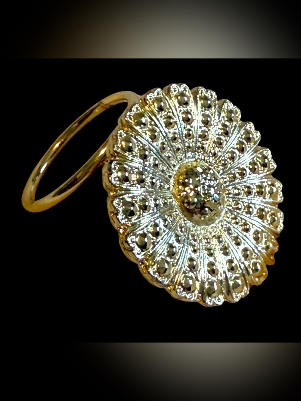 Vintage Gold-Tone Sunburst Flower Scarf Clip Ring Retro Textured scarf holder